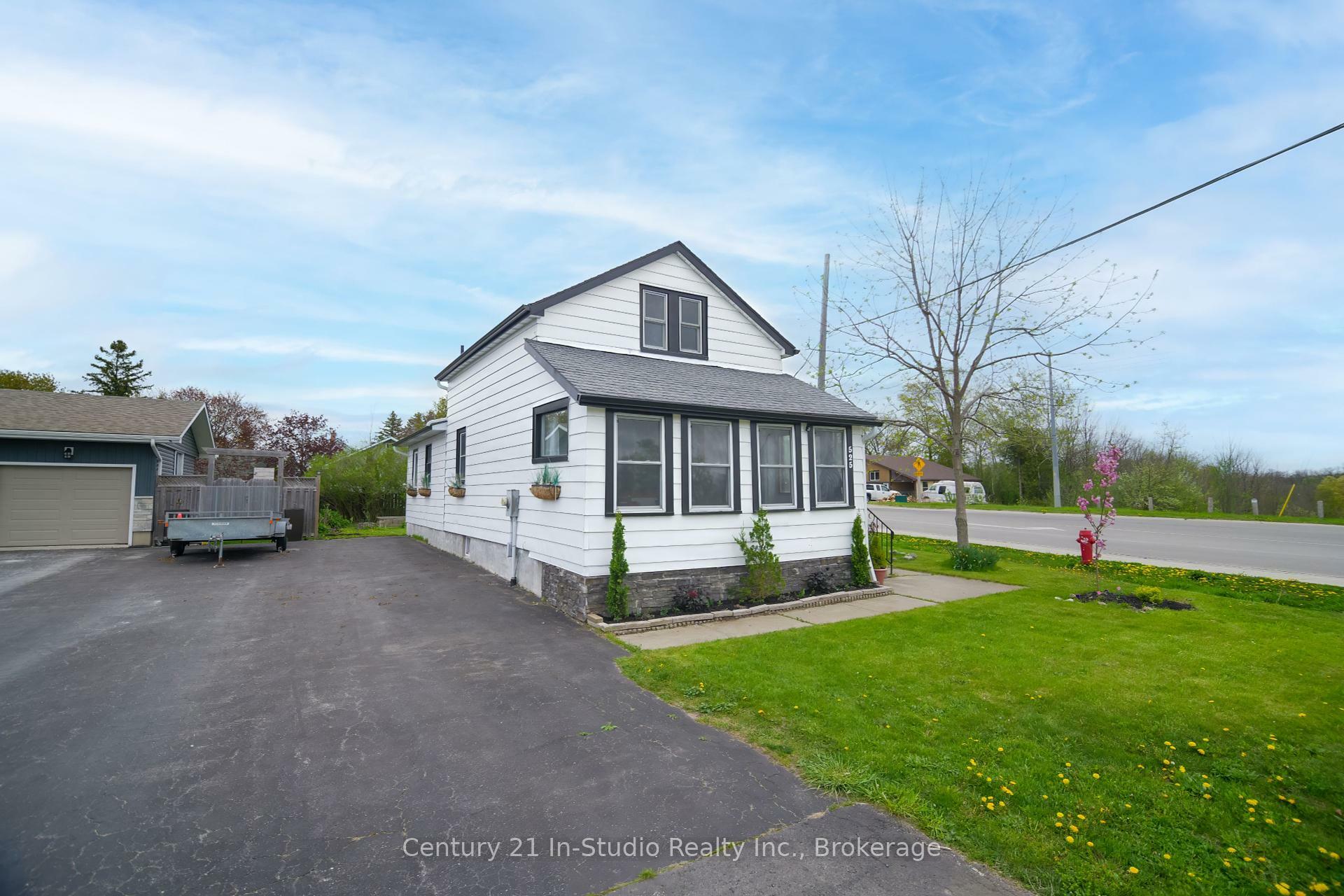 Property Photo: 525 Mechanics Avenue ON N2Z 2E9