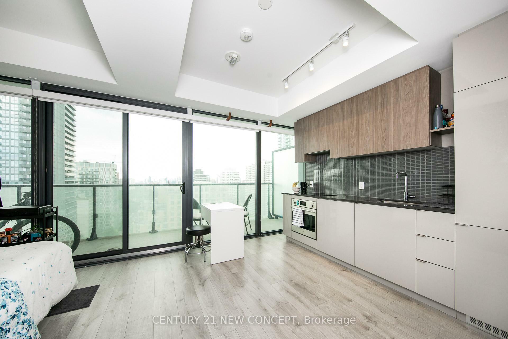 Photo de la propriété: 161 Roehampton Avenue 2011 ON M4P 0C8