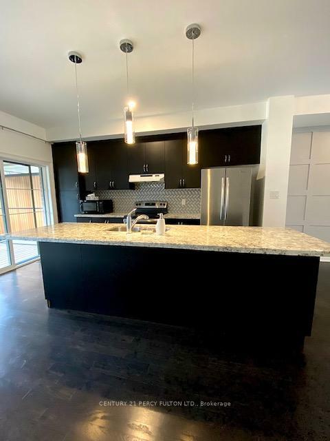 Photo de la propriété: 47 Dryden Way ON M9R 0B2