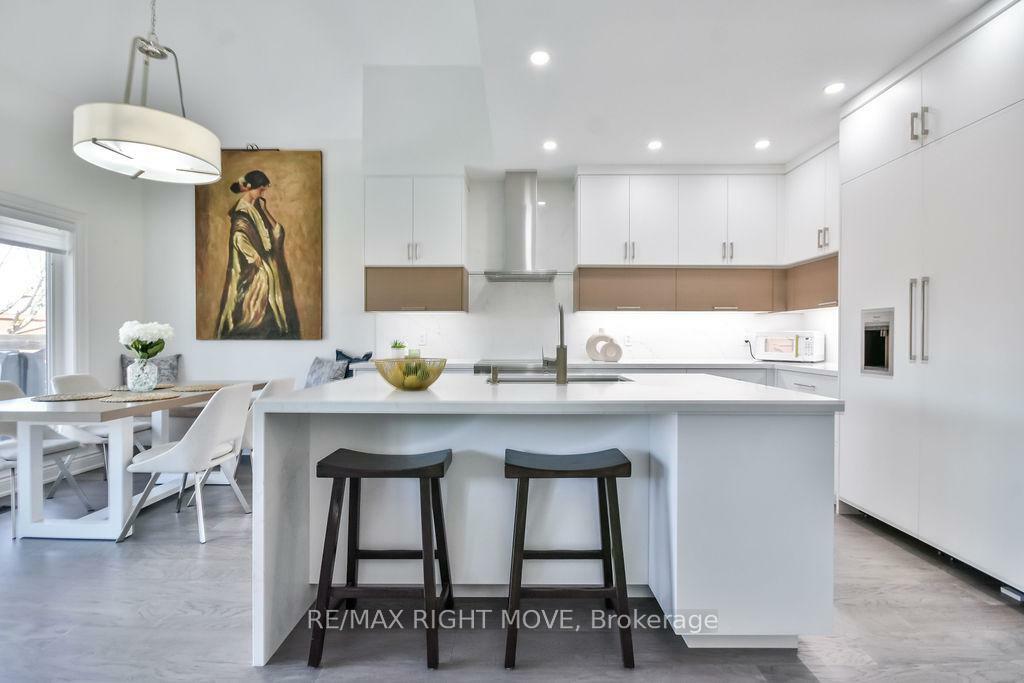 Photo de la propriété: 10 Invermara Court 28 ON L3V 0B7