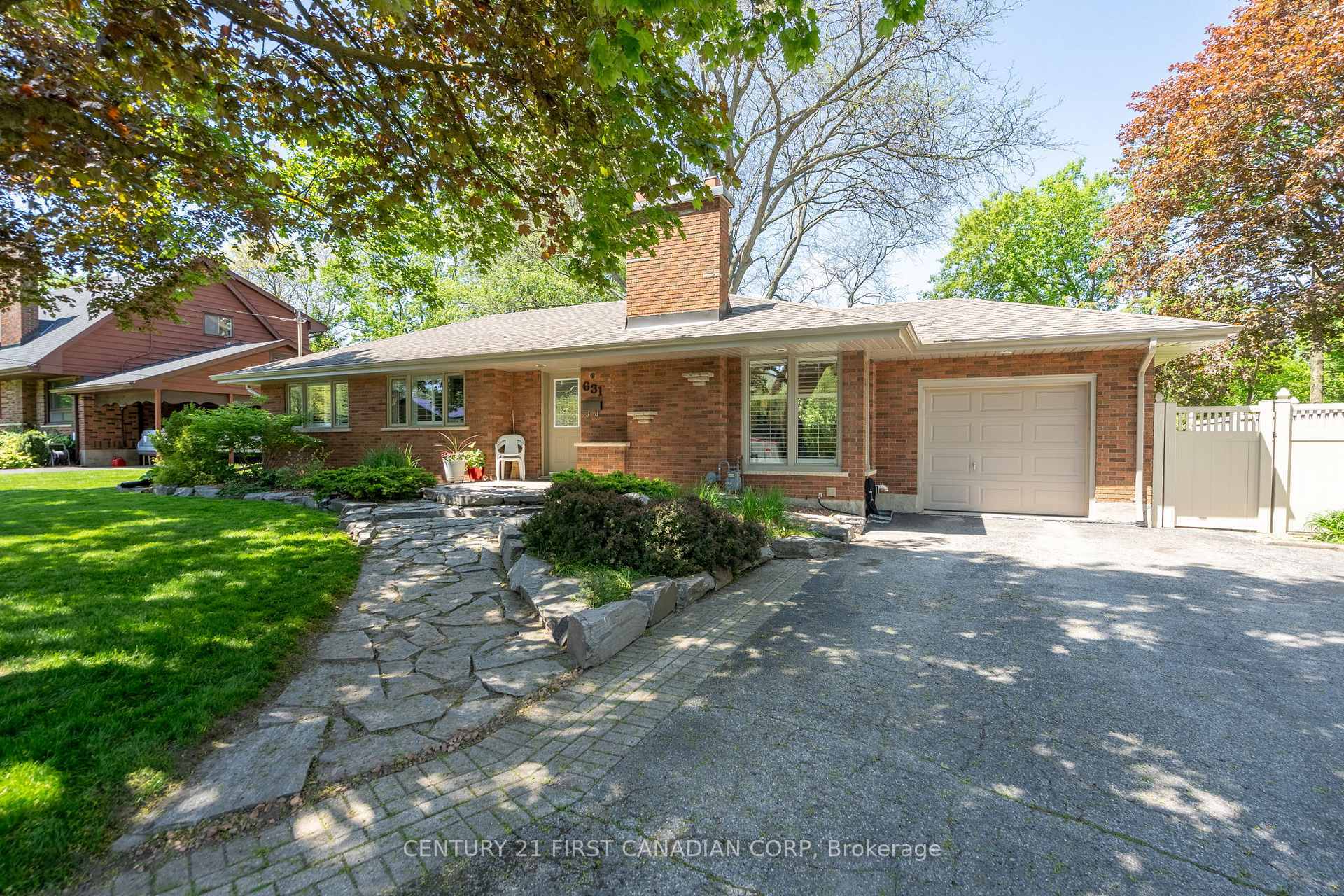 631 Oakridge Drive E  London North ON N6H 3G3 photo