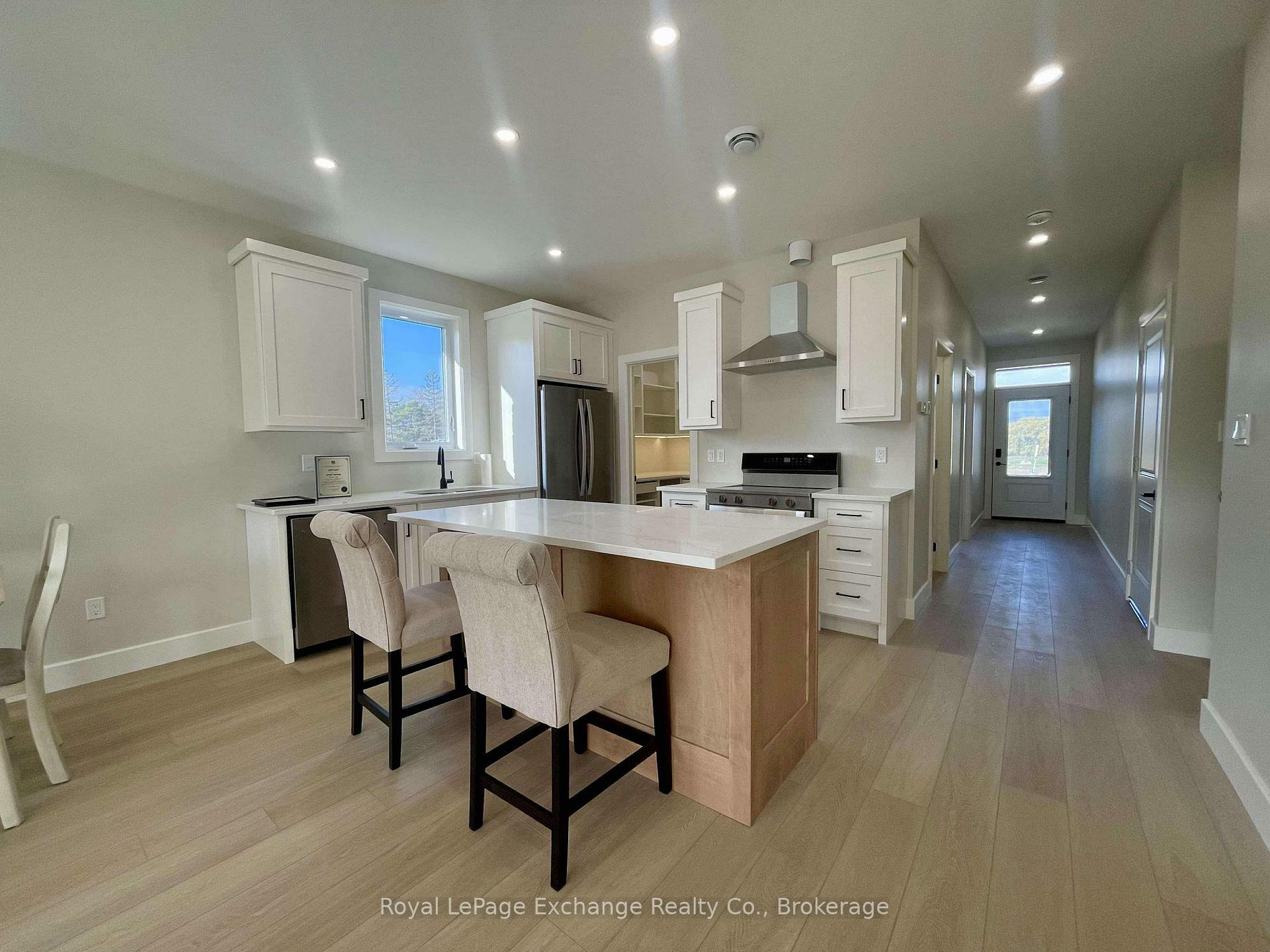 Property Photo: 68 Merceds Crescent E ON N2Z 1G8