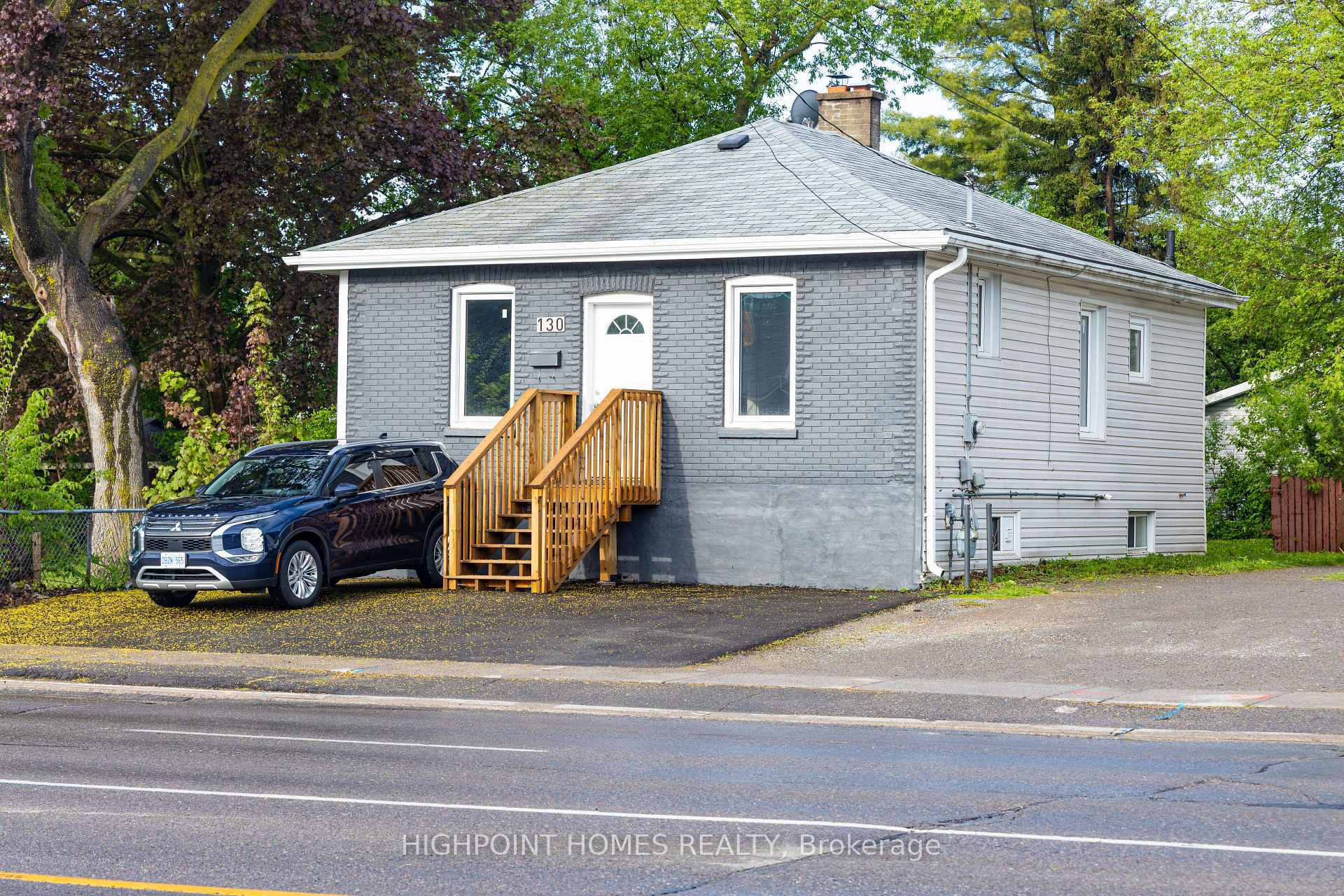130 Park Road S  Oshawa ON L1J 4G9 photo