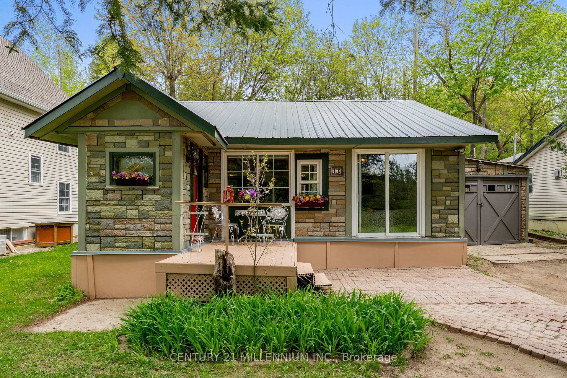 Photo de la propriété:  13 Old Pavilion Road  ON L7C 3J8 