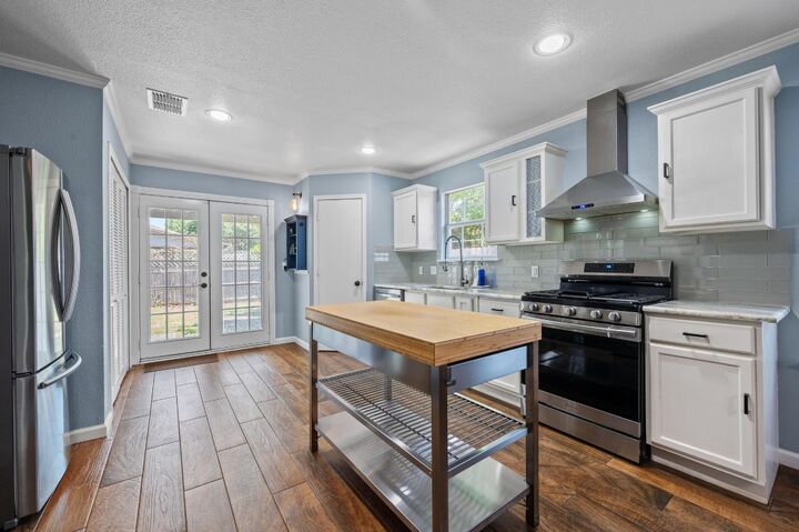 Property Photo: 6725 Broad Brook Drive TX 78747