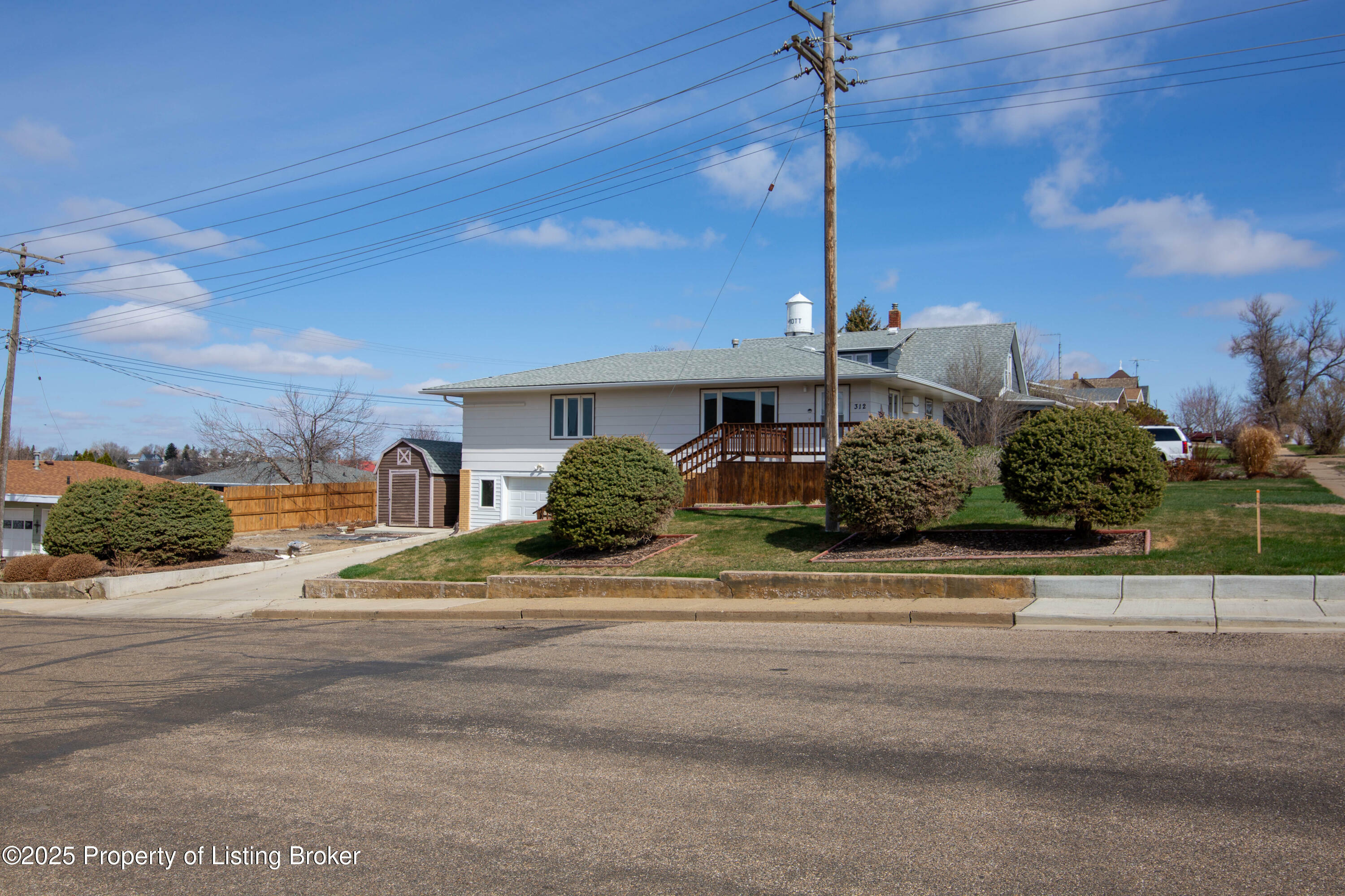 Property Photo: 312 E 3rd Street ND 58646