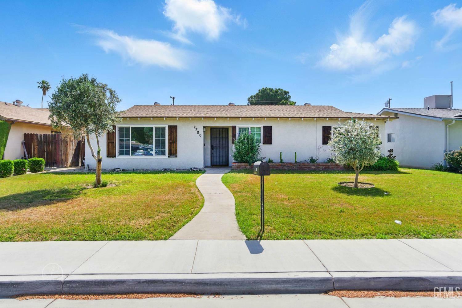 Property Photo: 2700 Hallisey Street CA 93309