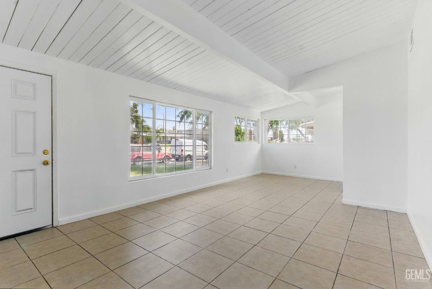Property Photo: 2804 Haley Street CA 93305