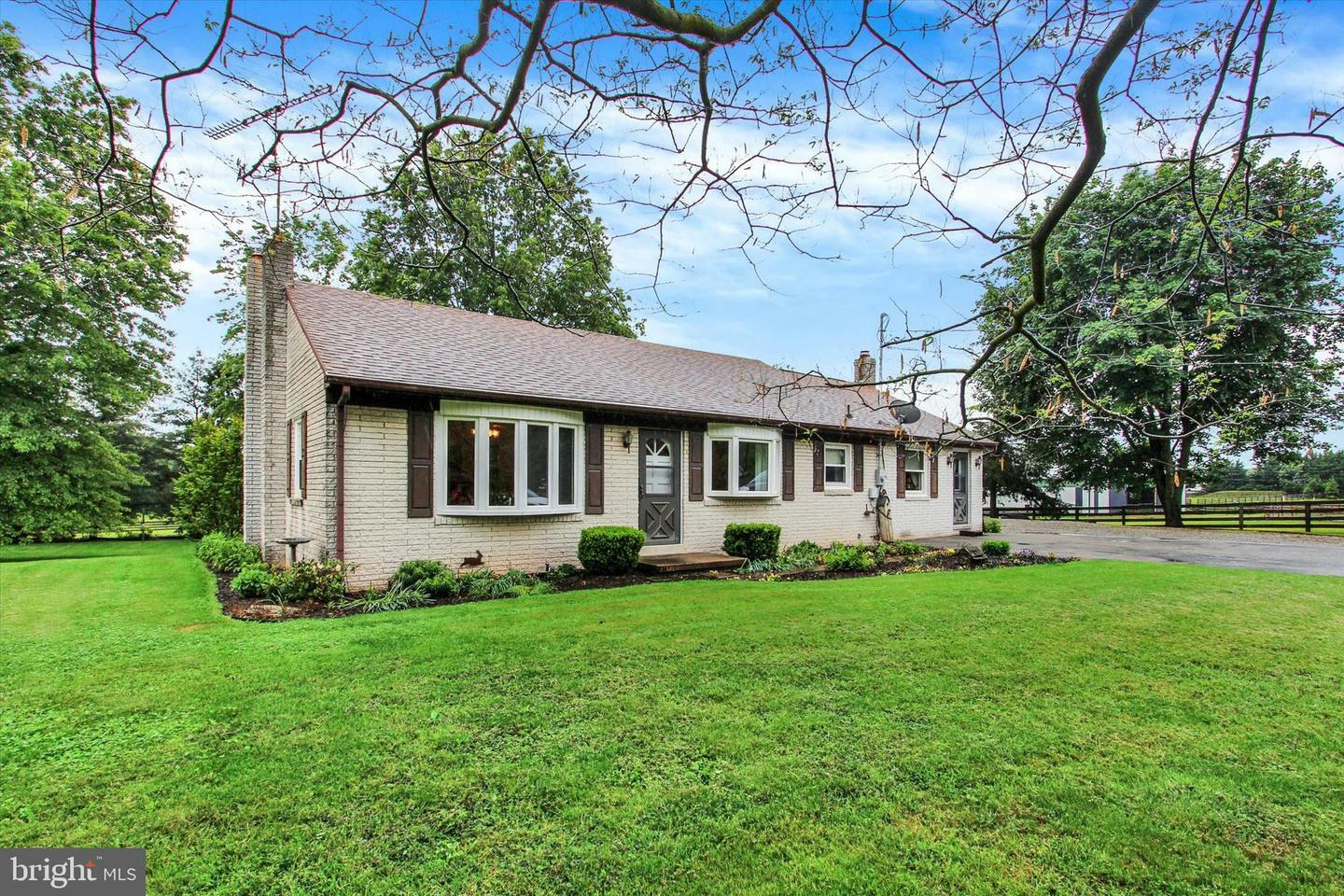 Property Photo: 1239 Pine Run Road PA 17301