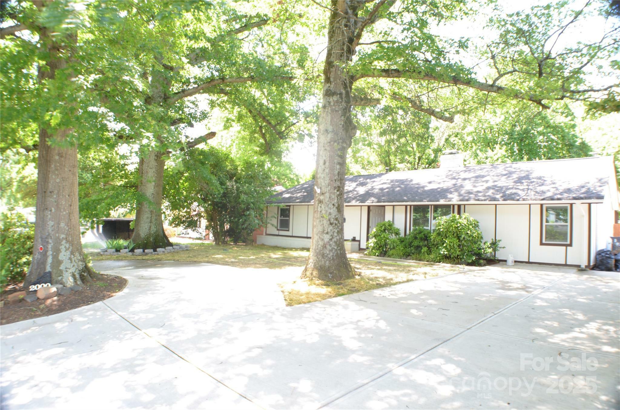 Property Photo: 2000 Tyvola Road NC 28210