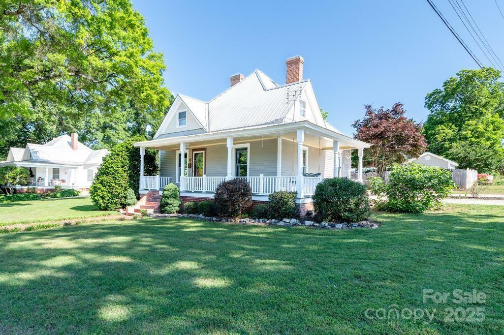 Property Photo: 328 E Center Avenue NC 28115