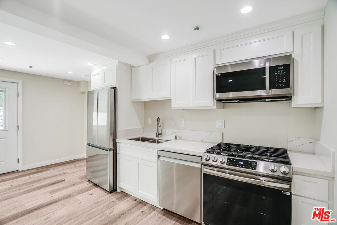 Property Photo: 1470 Rexford Dr CA 90035