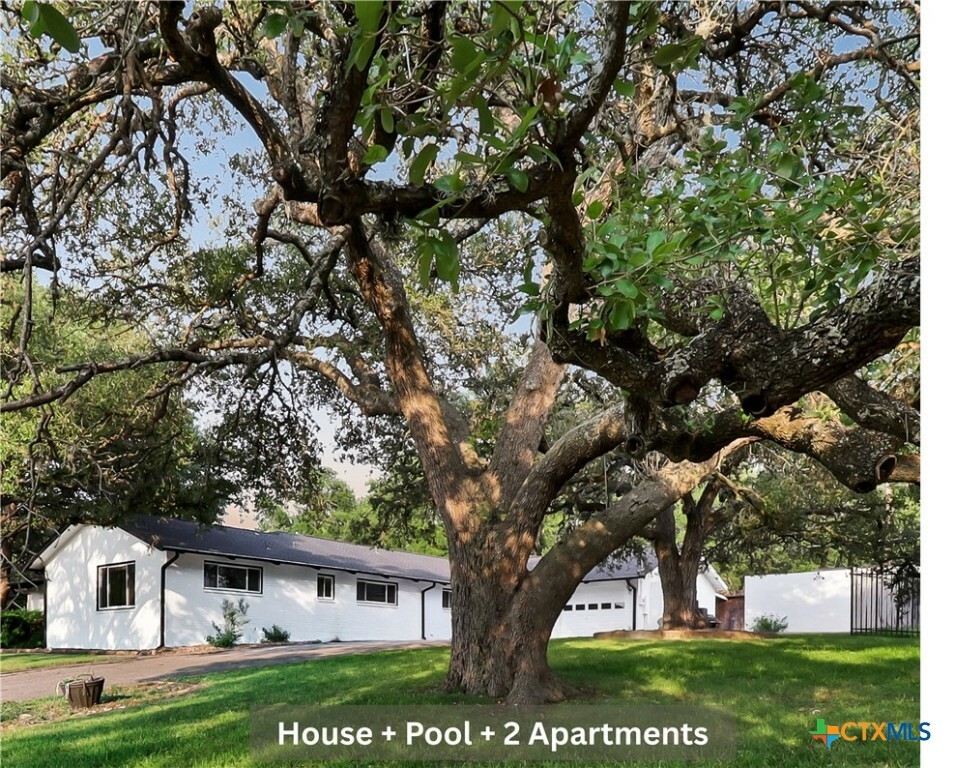 Property Photo: 122 W Sierra Circle TX 78666