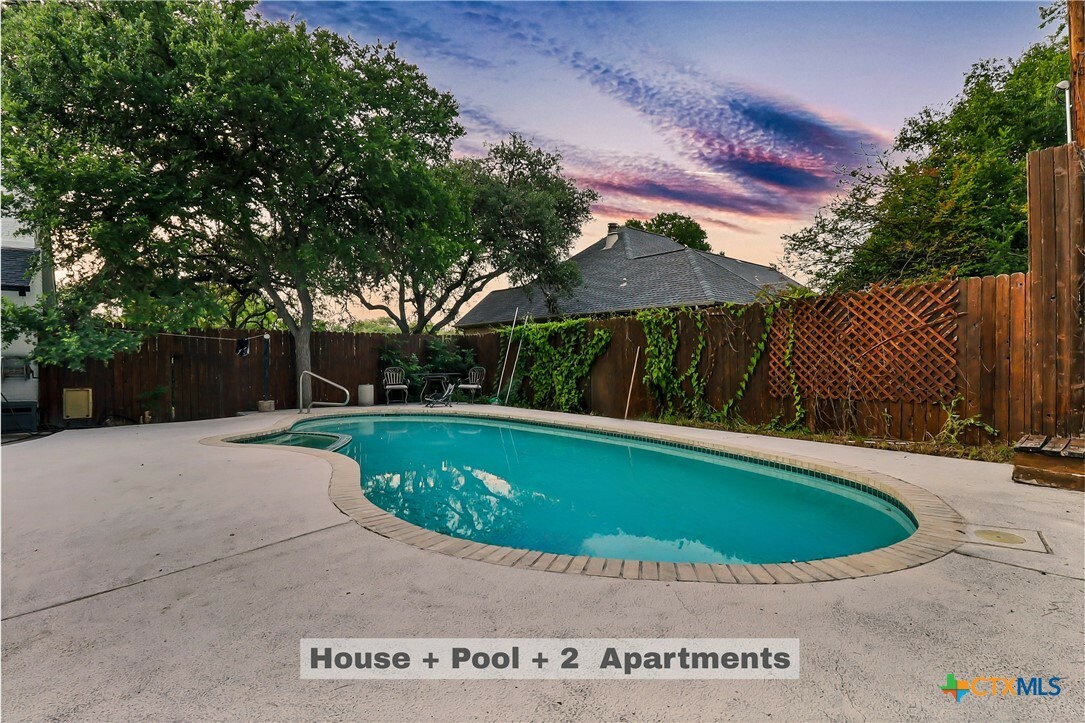 Property Photo: 122 W Sierra Circle TX 78666