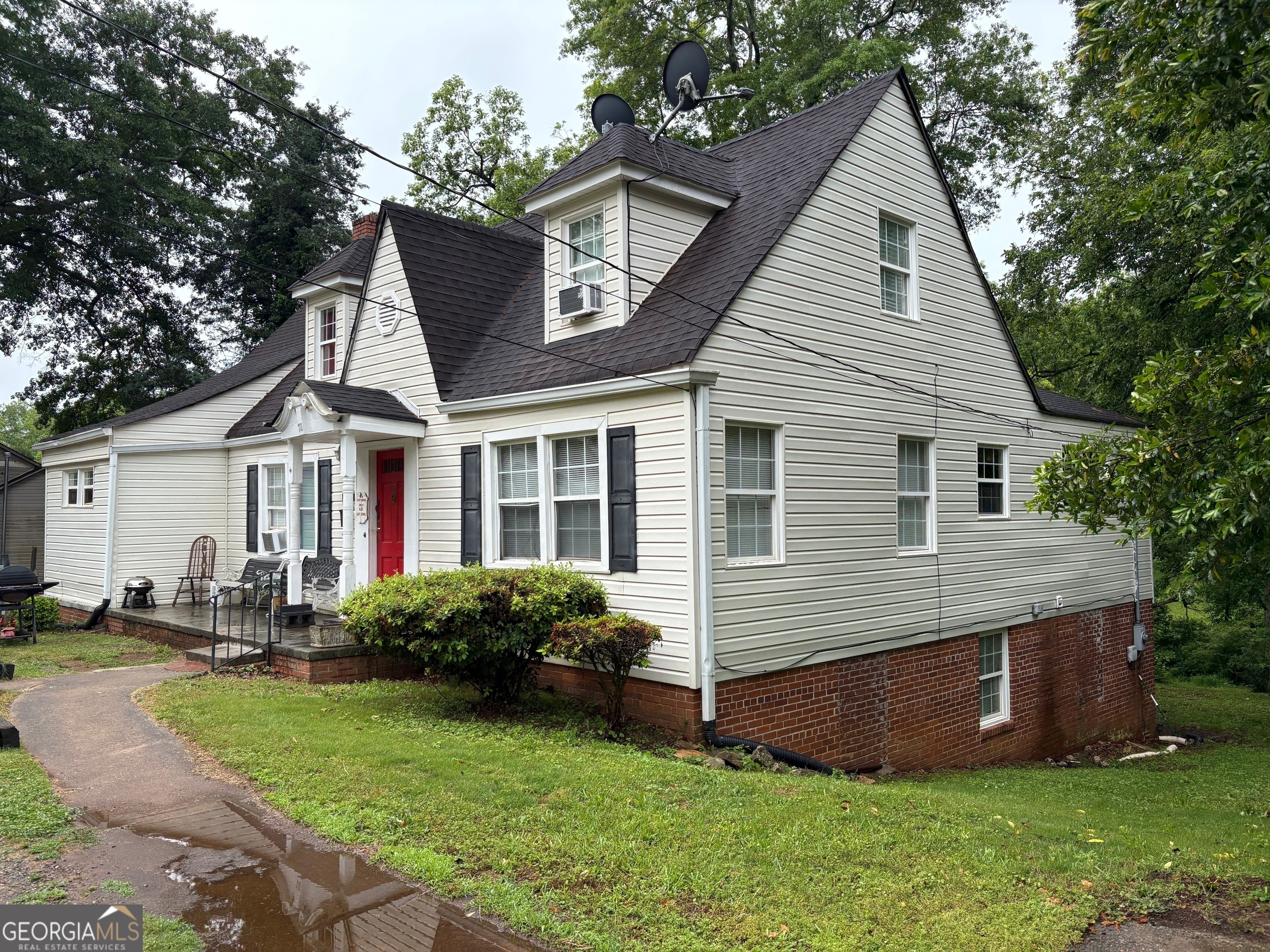 Property Photo: 711 W Main Street GA 30286