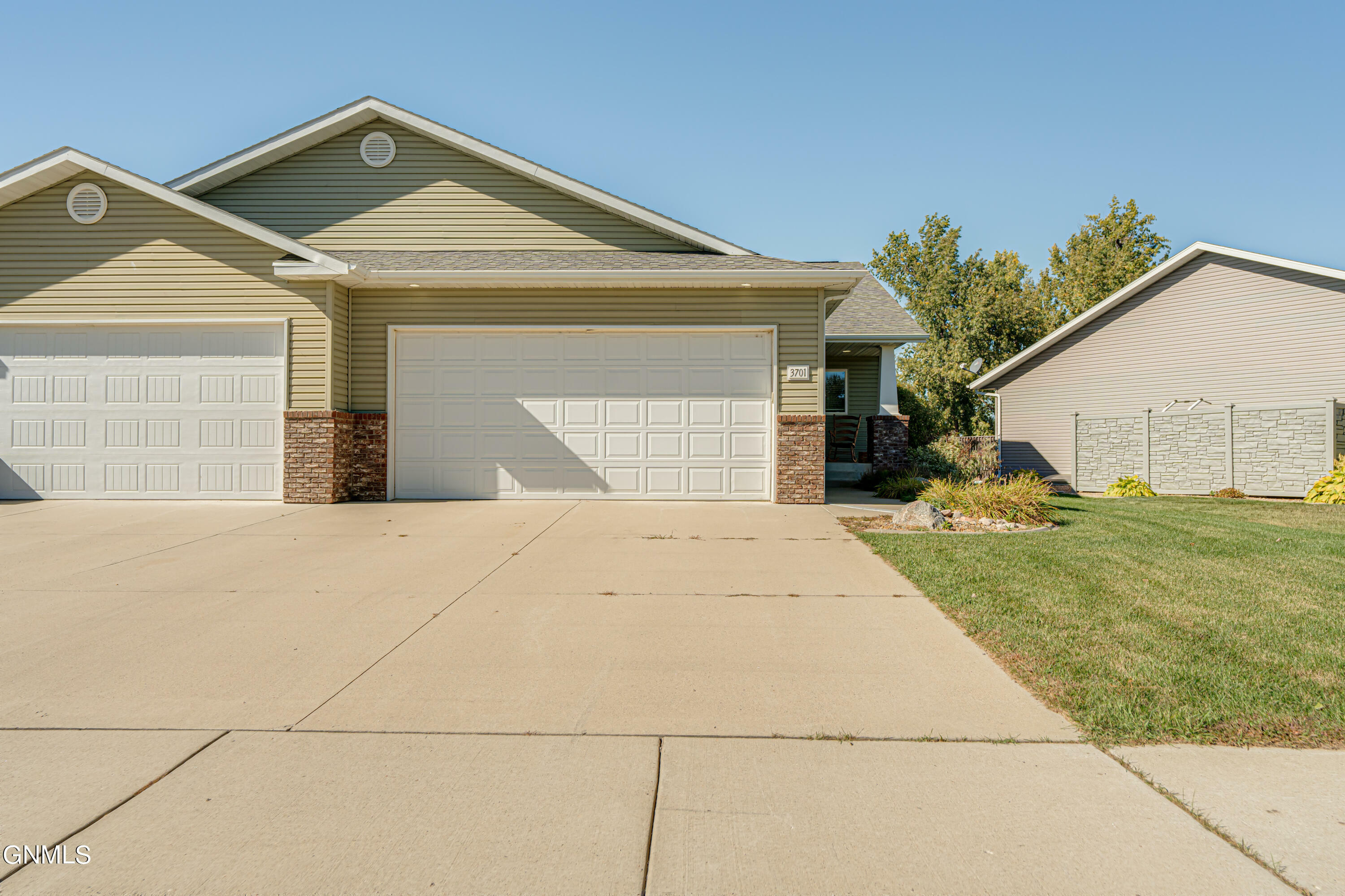 Property Photo: 3701 Bay Shore Bend SE ND 58554