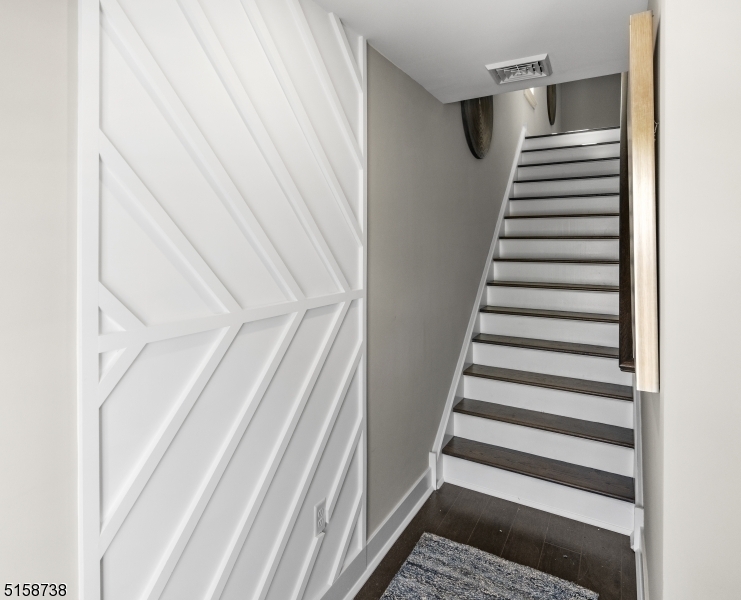 Property Photo:  45 Gladstone Ct  NJ 07981 