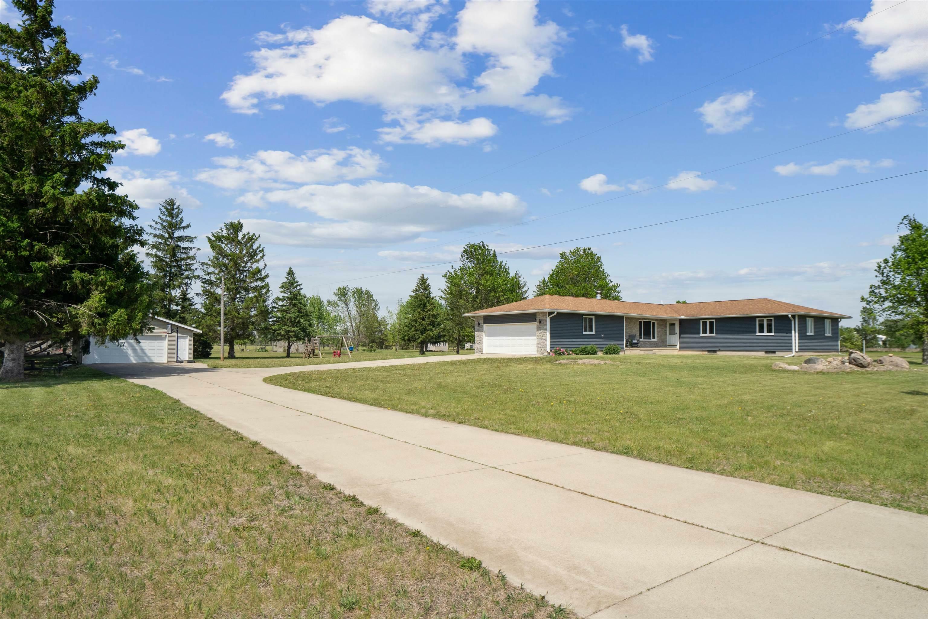 Property Photo: 5442 W Mt Vernon Road IA 50613