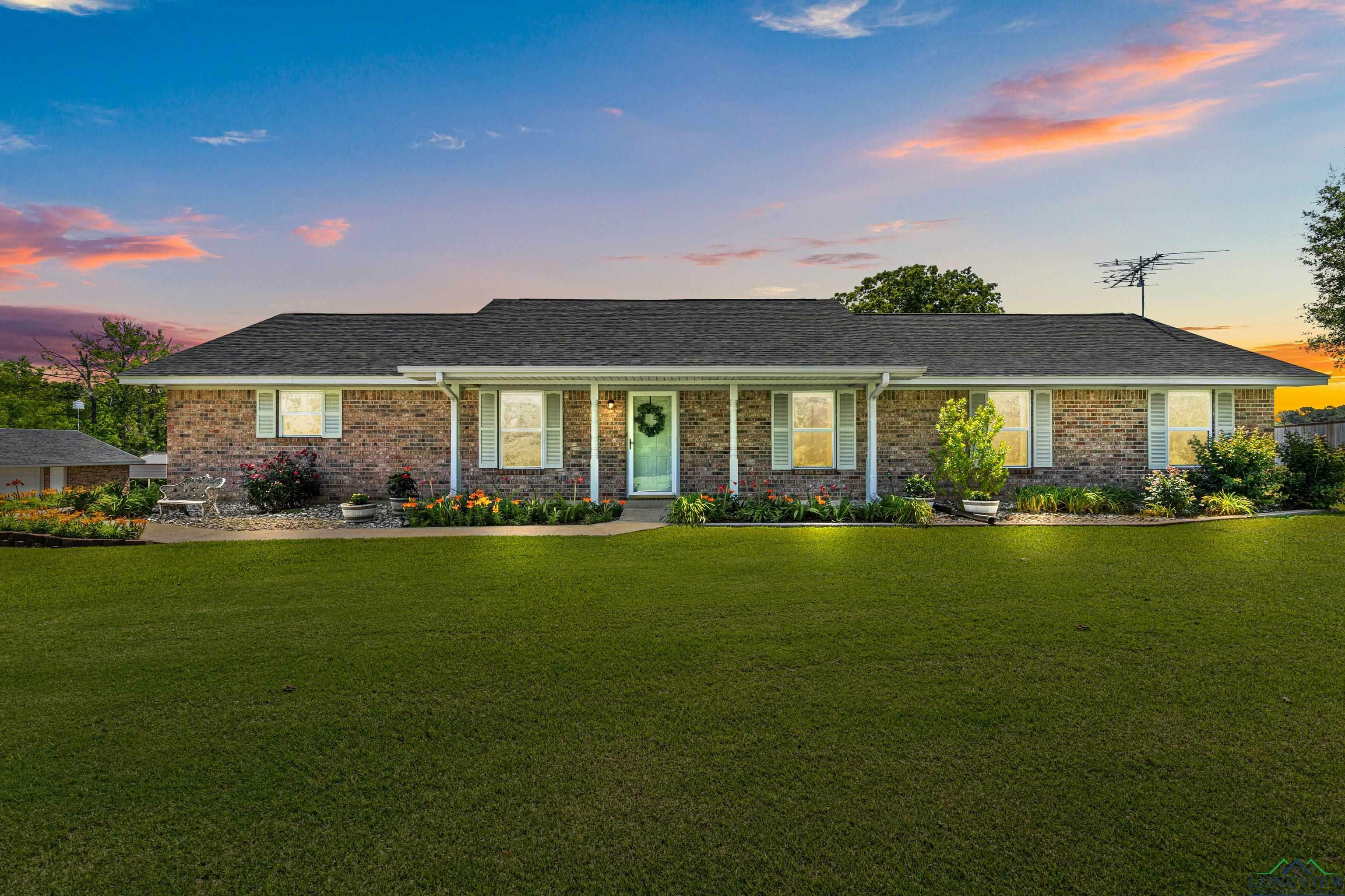 Property Photo: 810 Stan Summers Road TX 75650