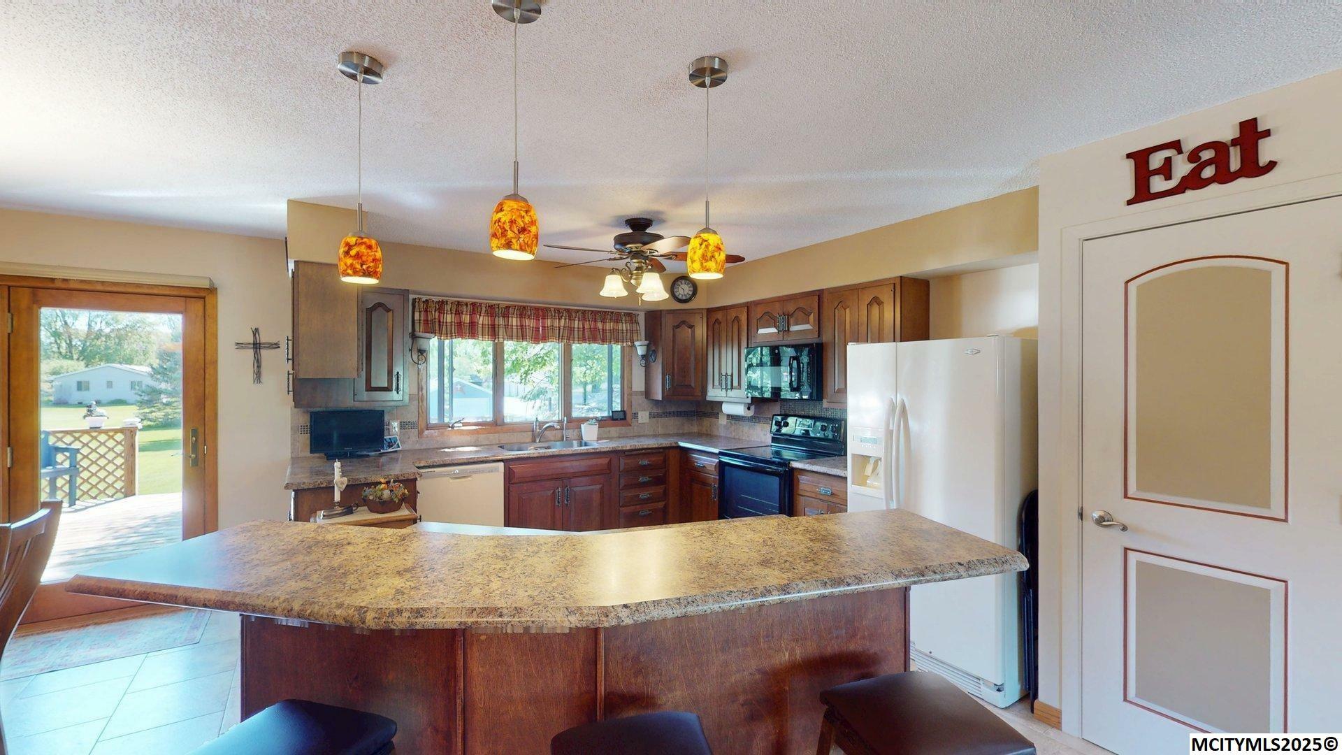 Property Photo: 1265 Division IA 50438