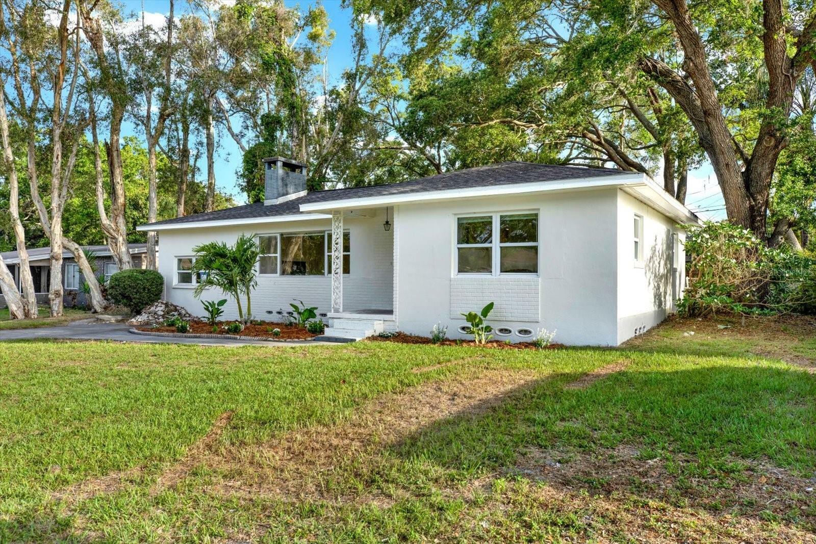 Property Photo:  1352 Parkwood Street  FL 33755 