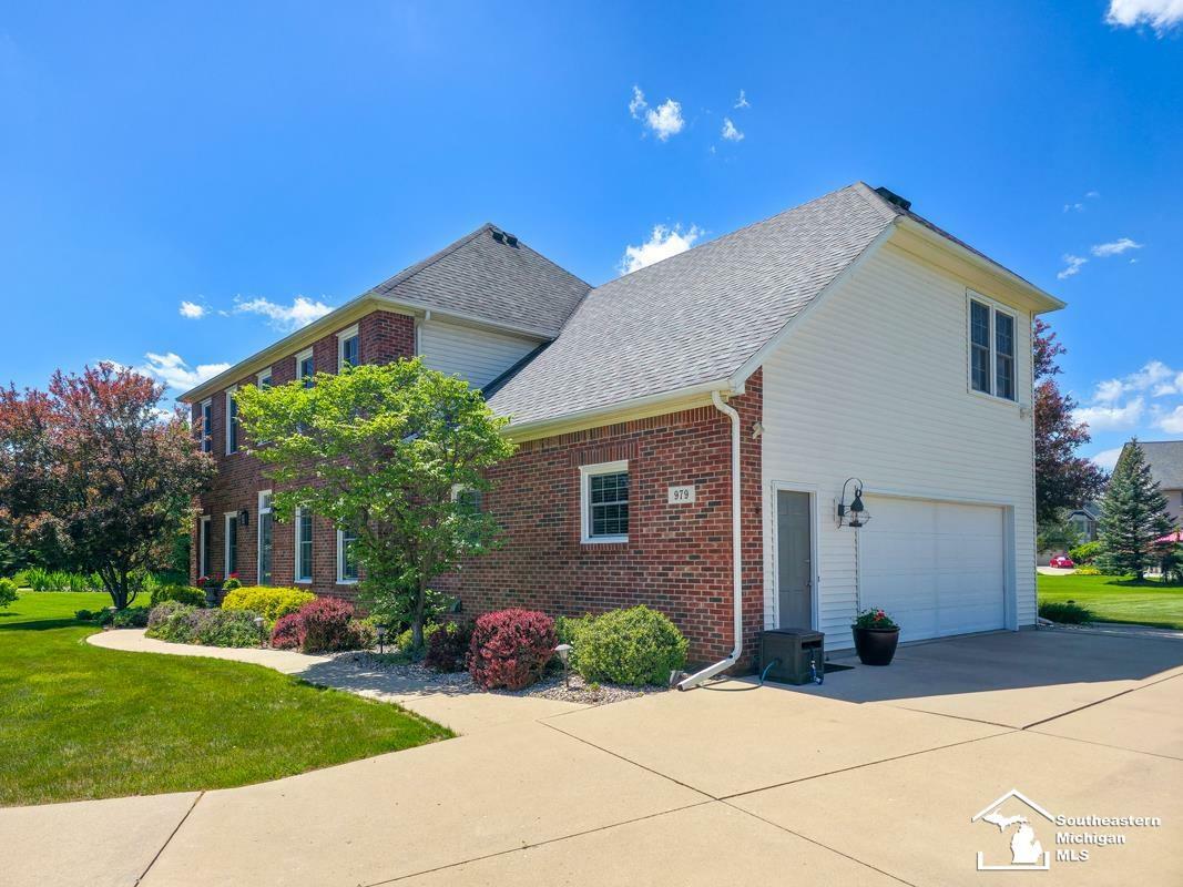 Property Photo: 979 Tottenham Place MI 48161