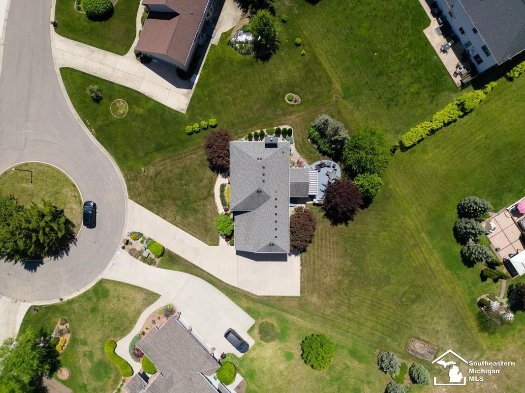 Property Photo: 979 Tottenham Place MI 48161