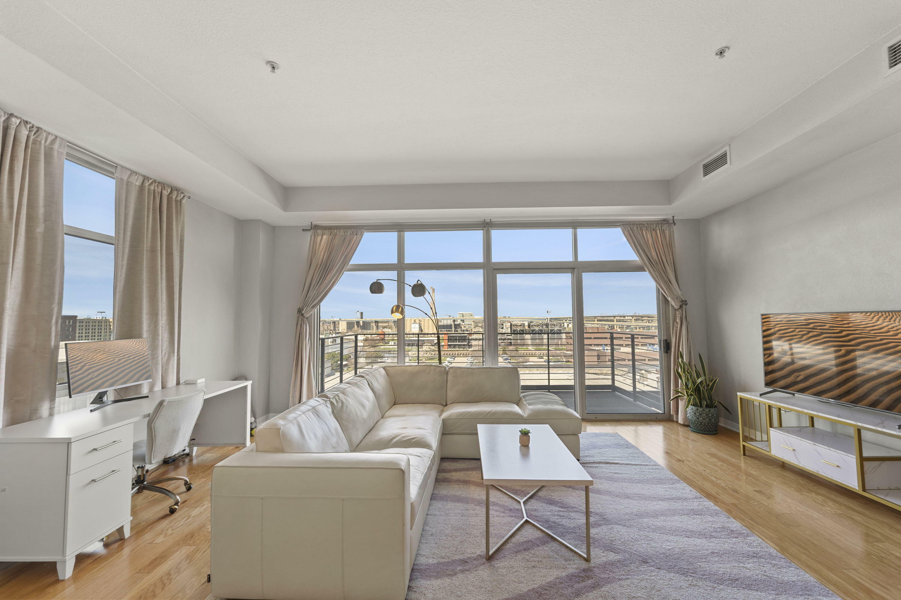 Property Photo: 106 W Seeboth St 821 WI 53204