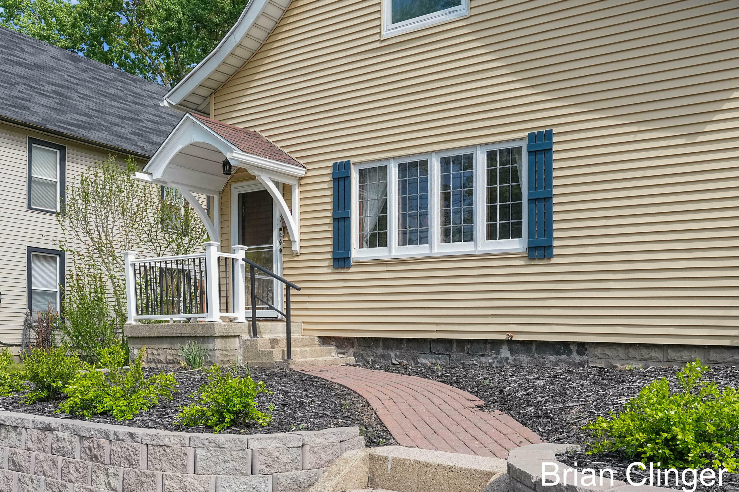 Property Photo: 117 Palmer Street NE MI 49505