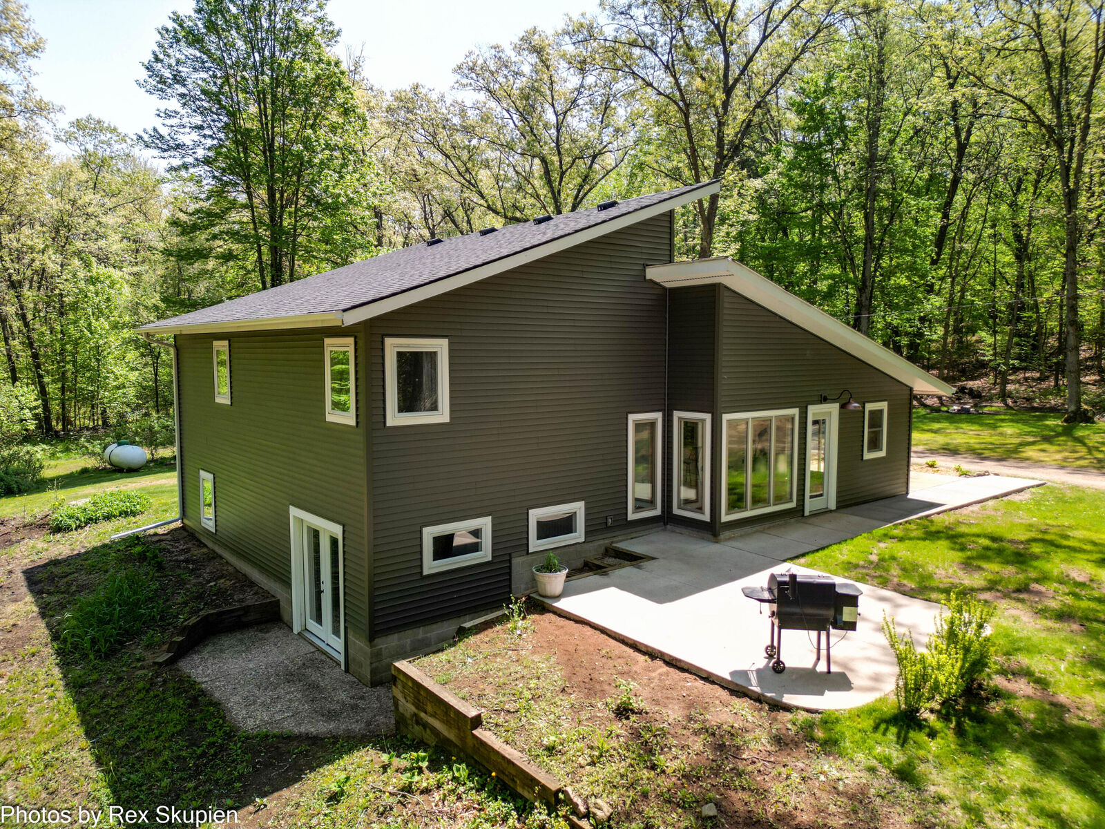 Property Photo:  2490 S Parsons Avenue  MI 49412 