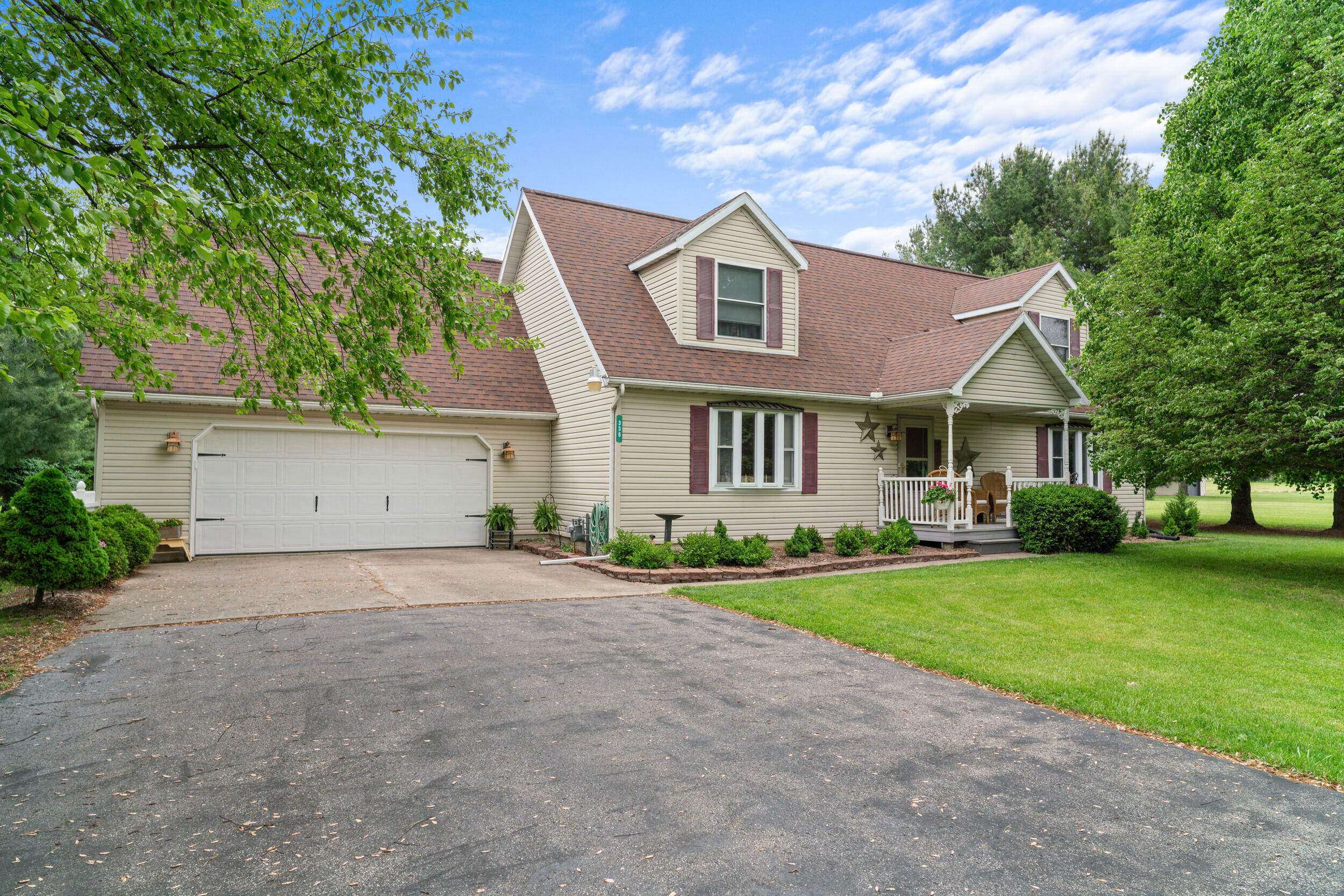 Property Photo: 336 Jonesville Road MI 49250
