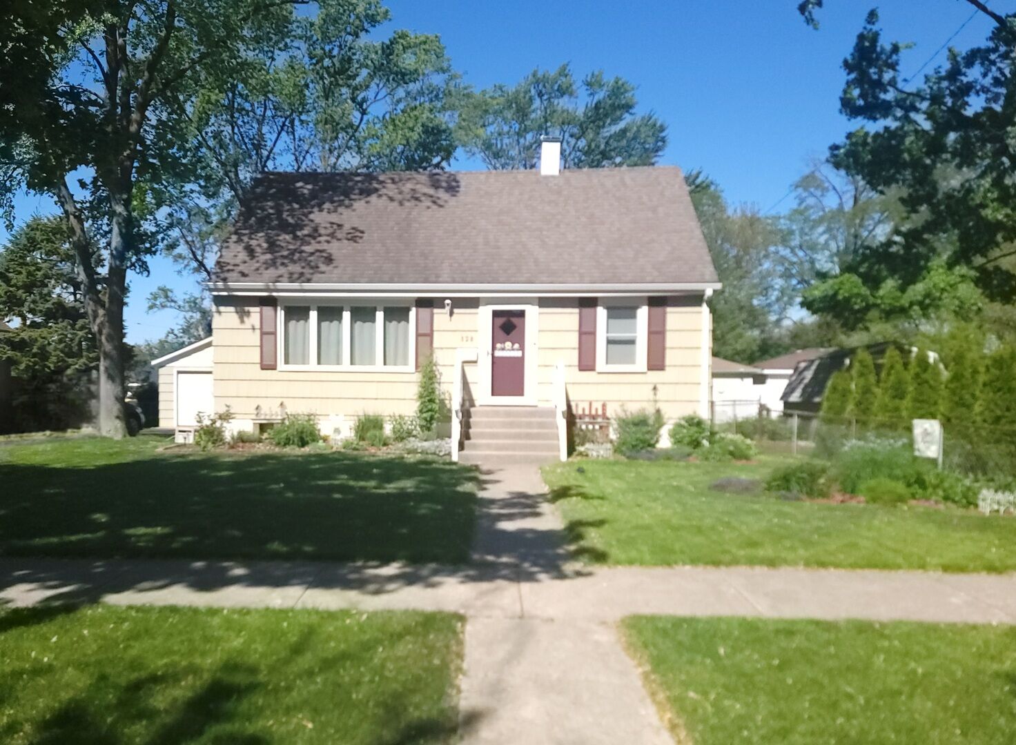 Property Photo: 128 Roslyn Road IL 60559