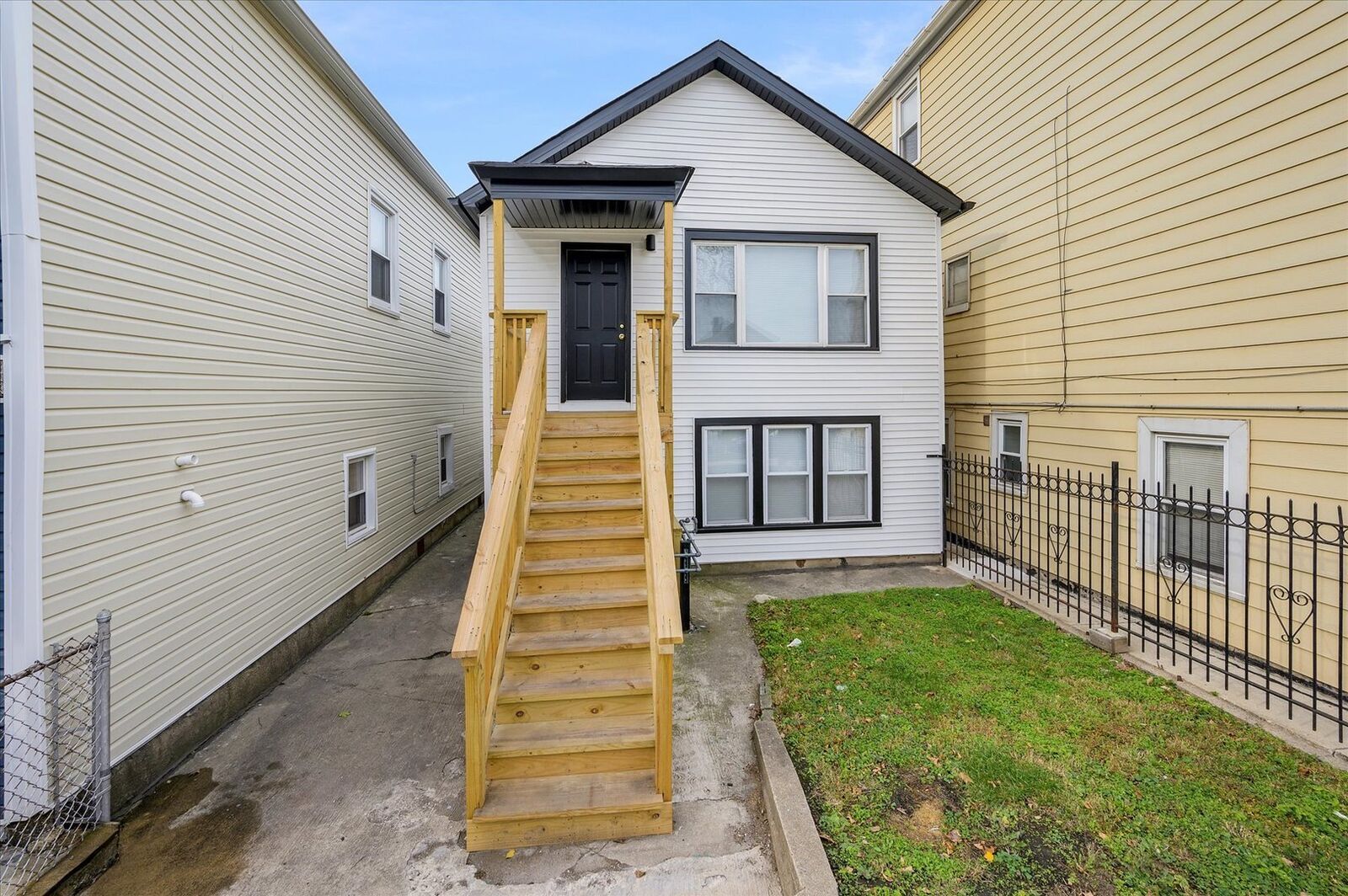 Property Photo: 3238 S Carpenter Street 1 IL 60608
