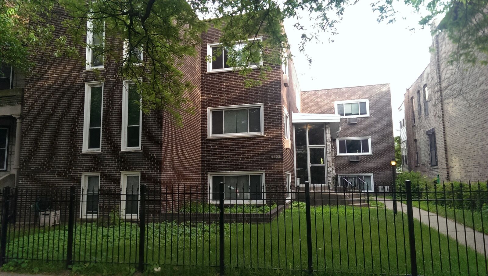 Property Photo:  1333 W Pratt Boulevard 1  IL 60626 