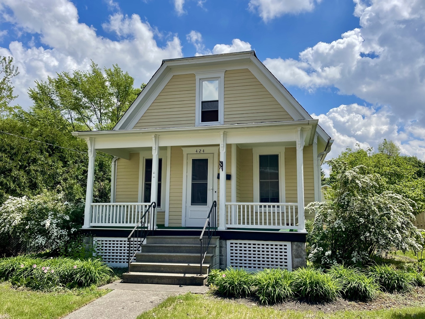 Property Photo: 424 N 4th Street IL 60115