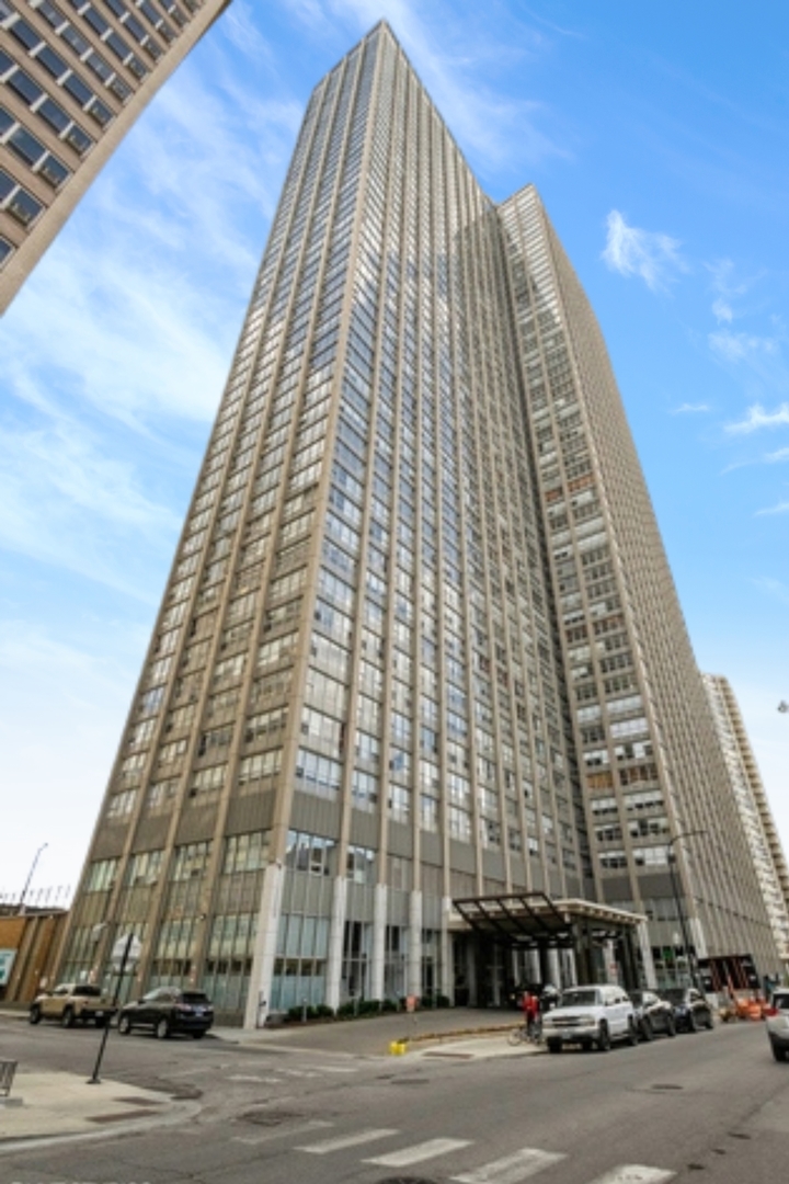 Property Photo: 655 W Irving Park Road 4515 IL 60613