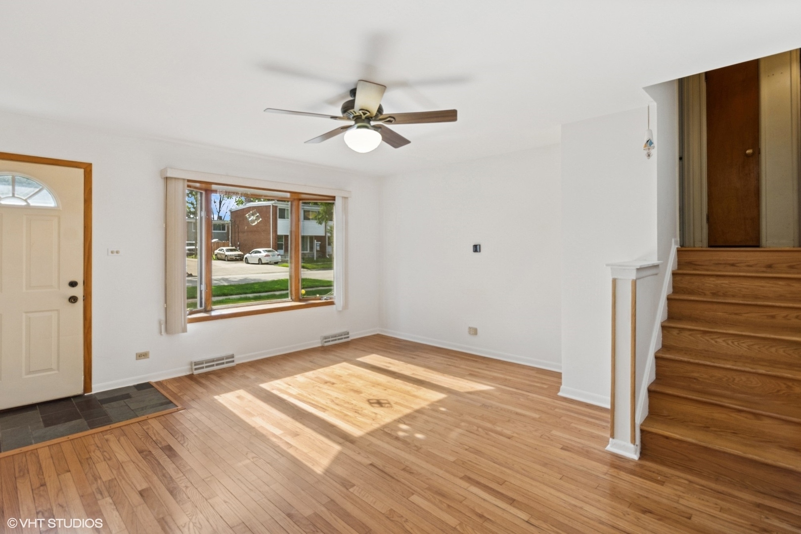 Property Photo: 236 S Edgewood Avenue IL 60148