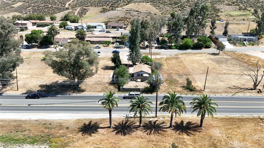 29960 Riverside Drive  Lake Elsinore CA 92530 photo