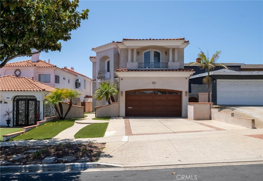 Property Photo: 711 N Paulina Avenue CA 90277
