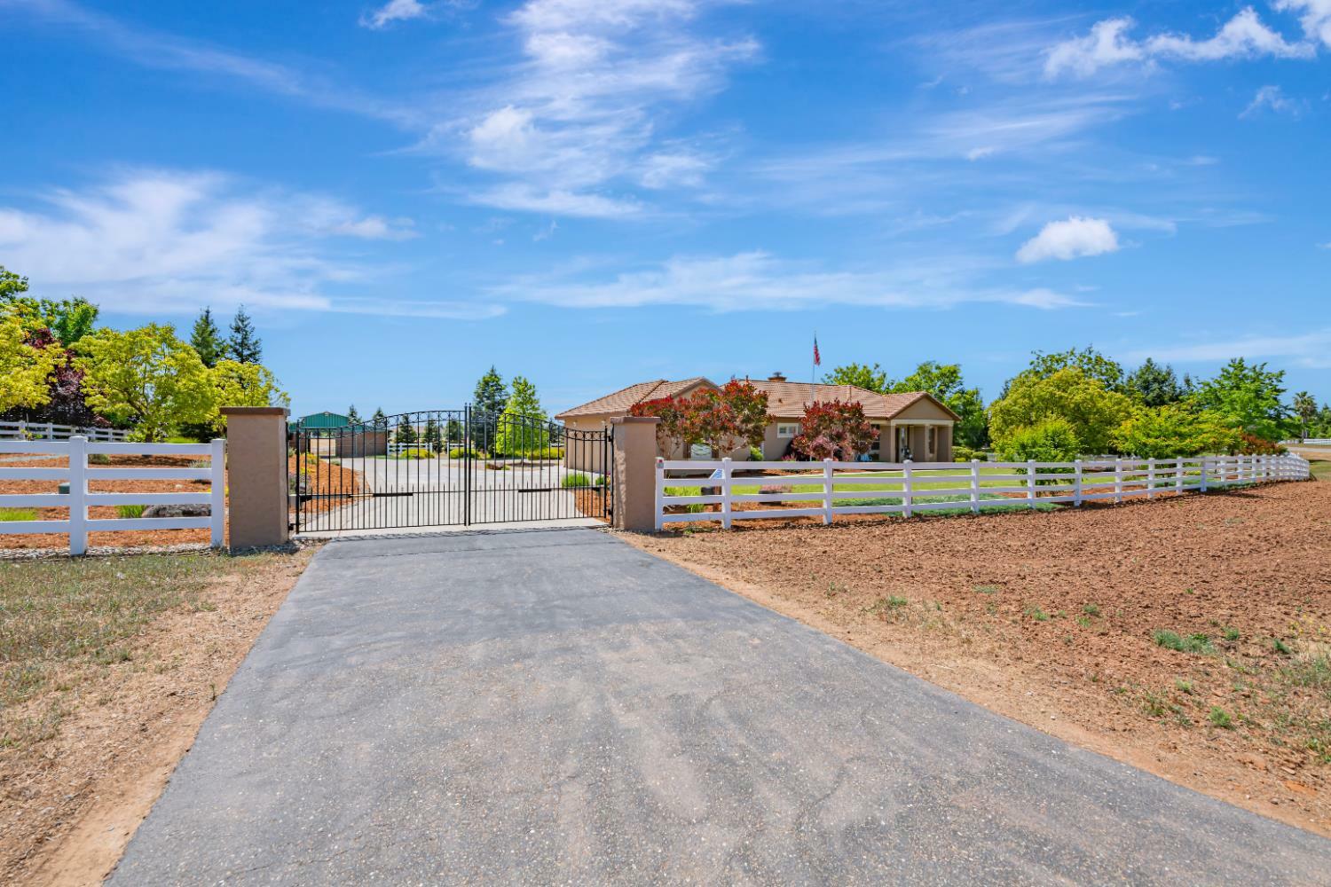 Property Photo: 12760 Riding Trail Drive CA 95693