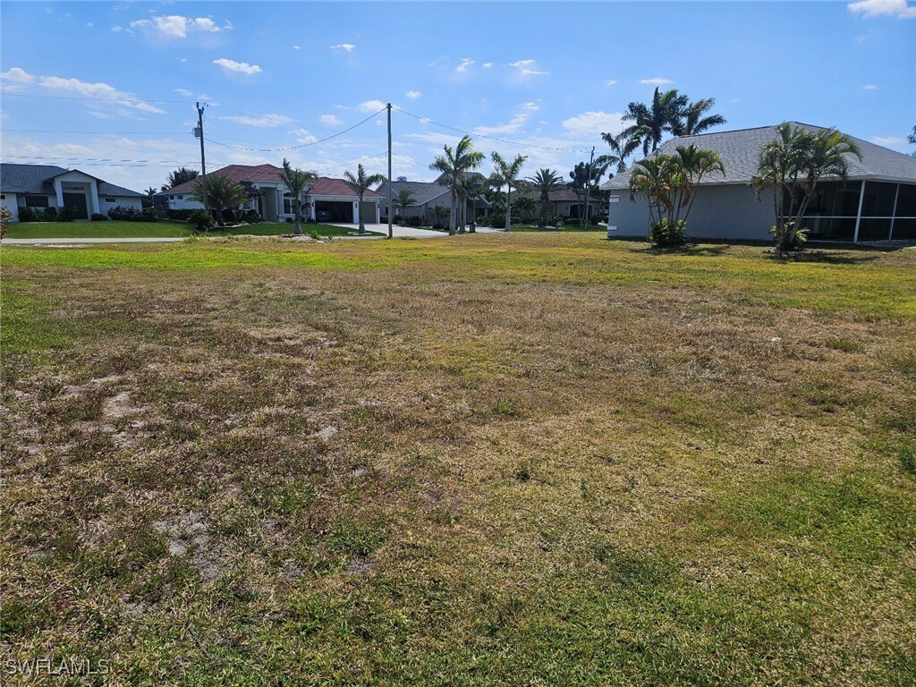 Property Photo: 420 SW 38th Place FL 33991