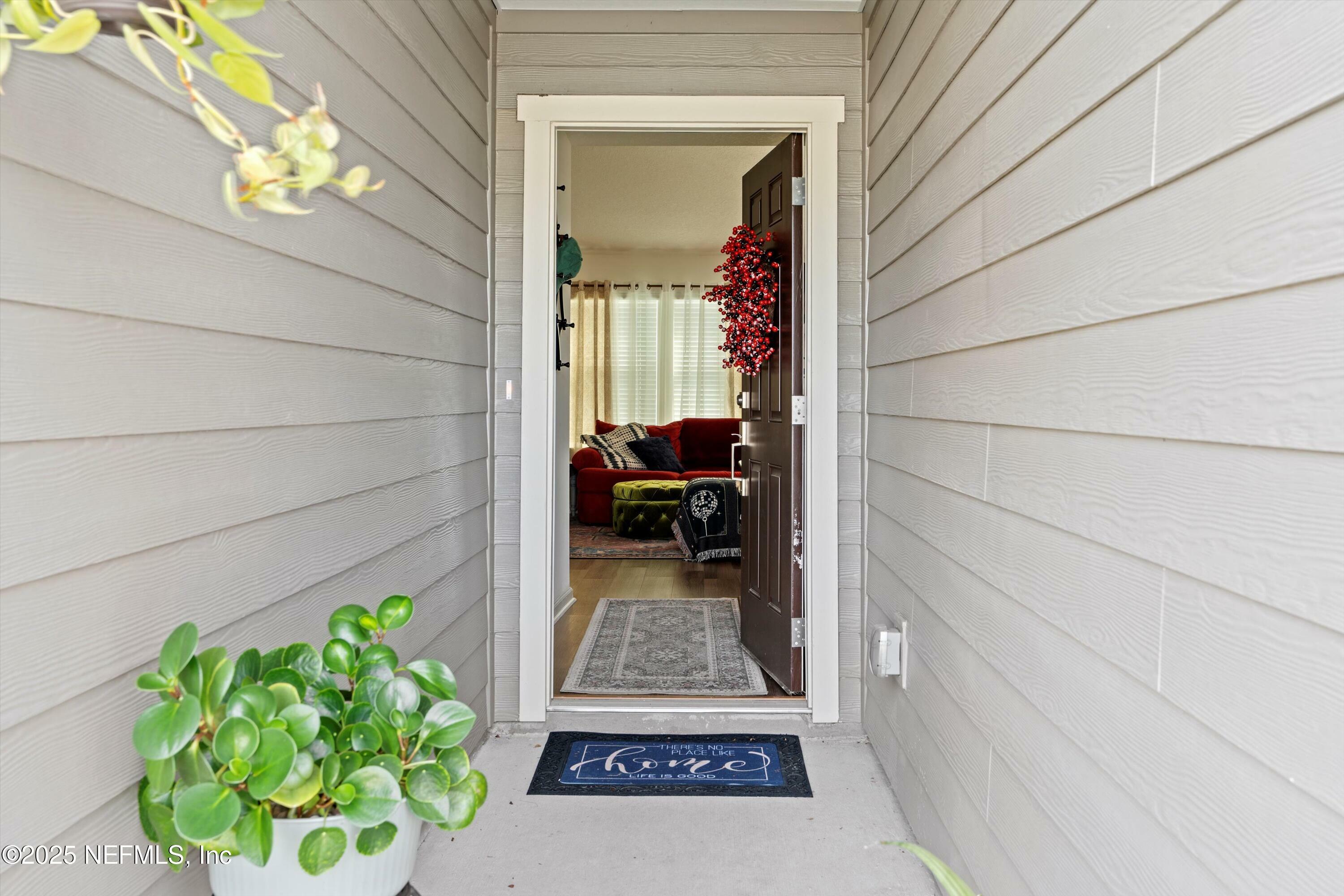 Property Photo: 4553 Prosperity Way FL 32210