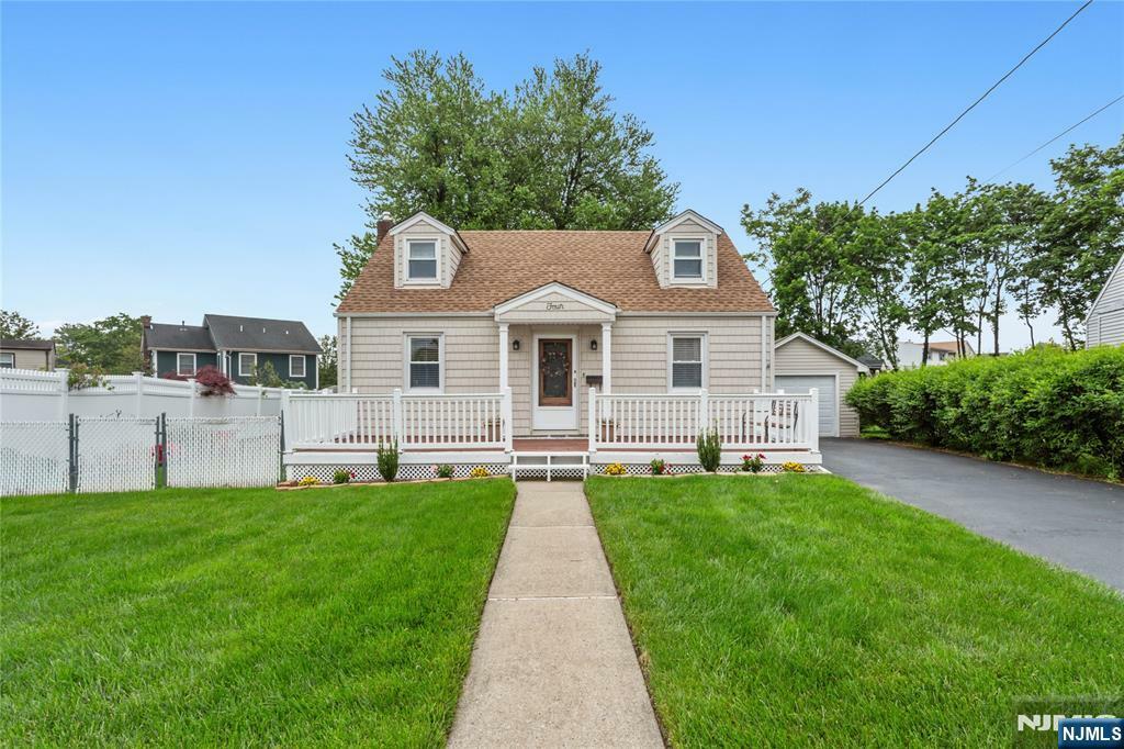 4 White Oak Drive  Lodi NJ 07644 photo