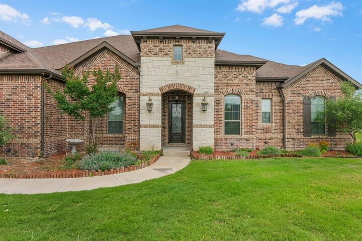 Property Photo: 228 Parc Oaks Drive TX 76008