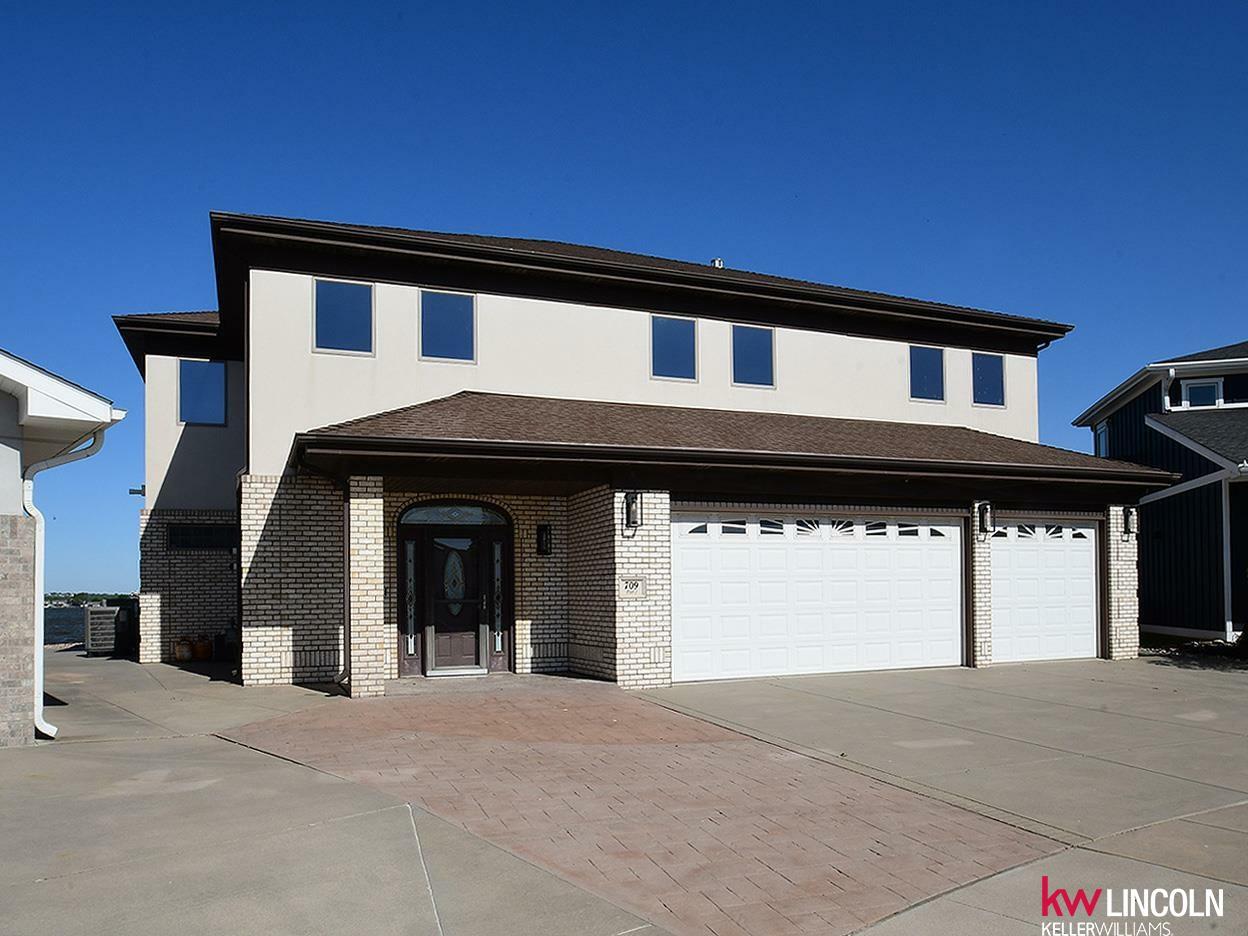 Property Photo: 709 Pier 3 NE 68528
