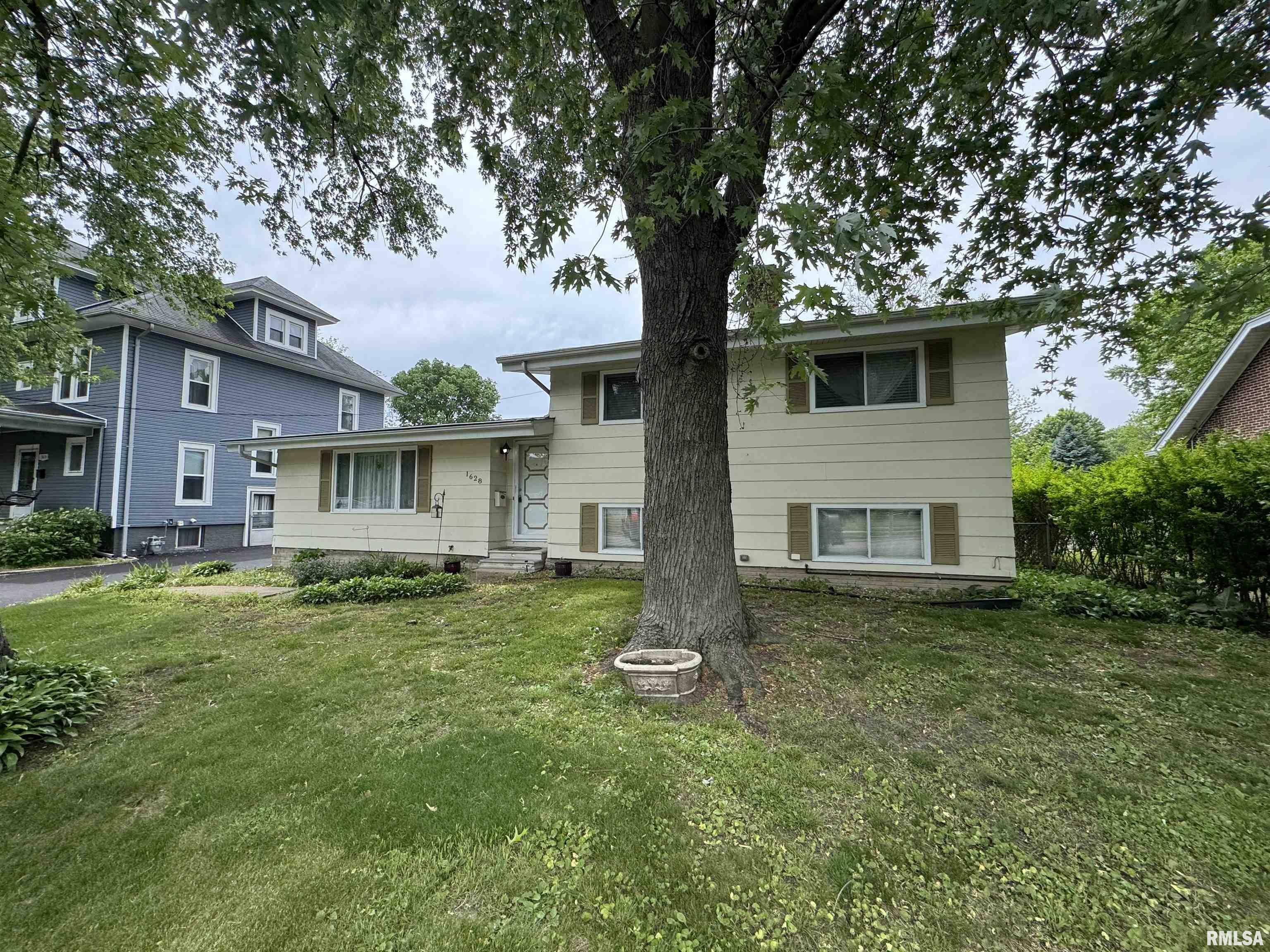 Property Photo: 1628 N Seminary Street IL 61401