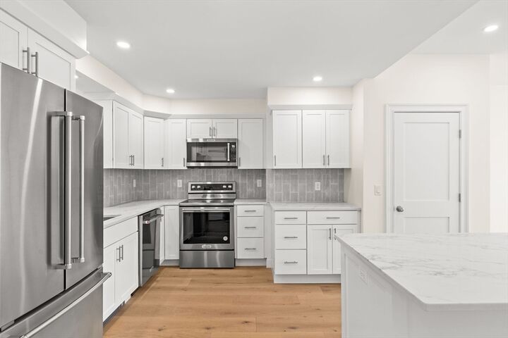 Property Photo:  354 Gifford St 2  MA 02540 