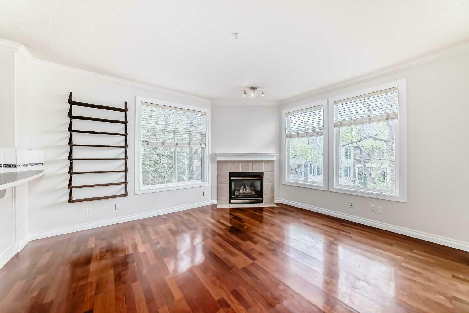 Property Photo: 59 22 Avenue SW 214 AB T2S 3C7