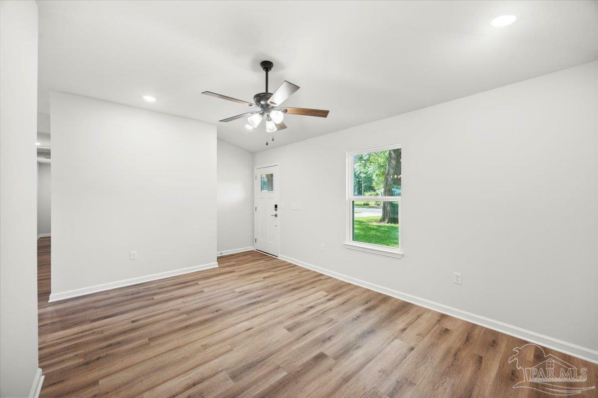 Property Photo: 5621 Kingery Rd FL 32583