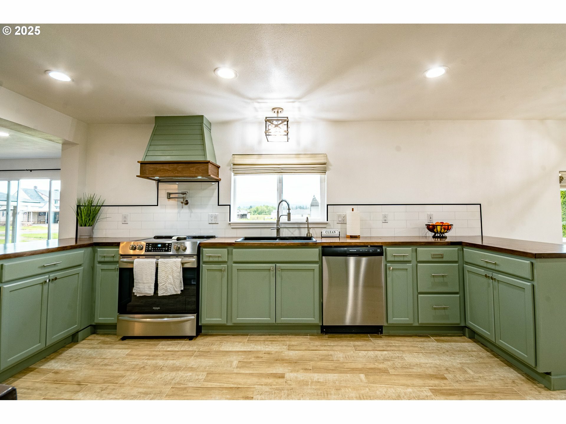 Property Photo: 15423 NE 144th St WA 98606